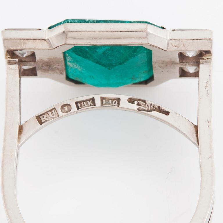 Rey Urban, an 18K white gold ring set with a step-cut emerald, Stockholm 1985.