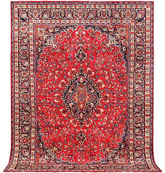 A carpet, Kashan, ca 326 x 233 cm.
