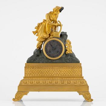 A mid 19th Century mantle clock.