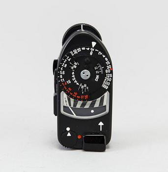 a black body Leica M4-P camera with no 1605951 made by Leitz Canada in 1982. With two lenses and a Leica Meter.