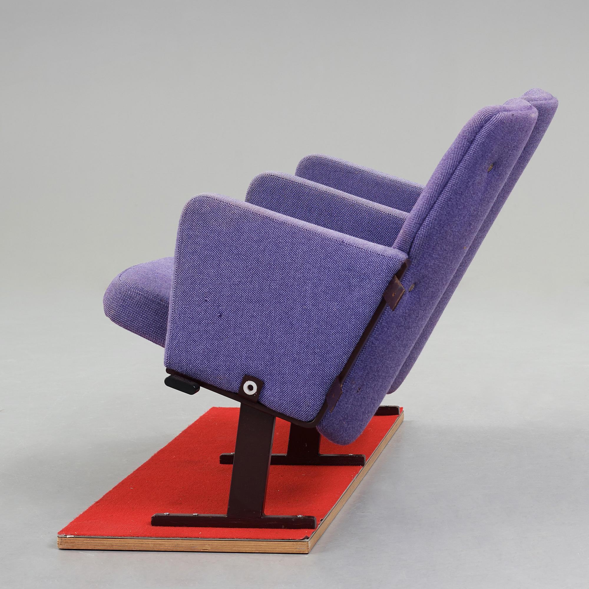 HANS J WEGNER, ett par biografstolar, "GE30", Getama, Danmark, 1970-tal.
