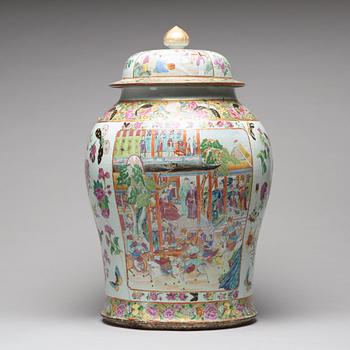 A large famille rose Canton vase with cover, Qing dynasty, late 19th century.