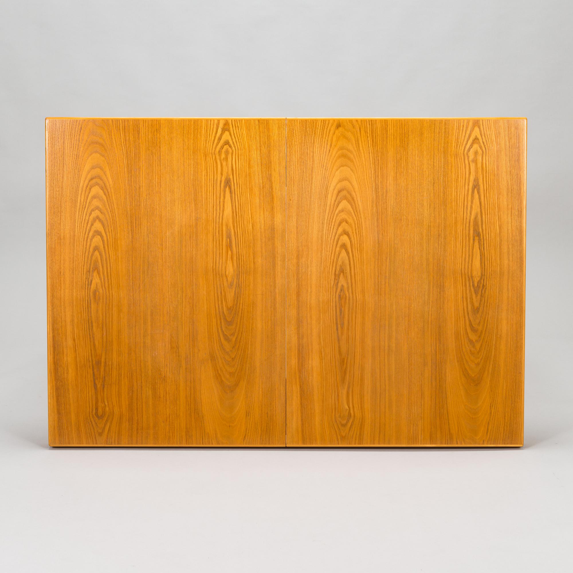 Alvar Aalto, ruokapöytä, malli 92, O.Y. Huonekalu- ja Rakennustyötehdas A.B. 1900-luvun puoliväli.