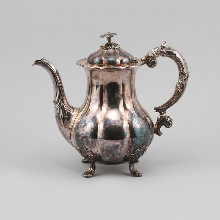 TEKANNA, silver, rokokostil, svenska importstämplar, 1900-talets mitt, vikt 758 g.