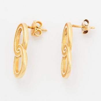 A pair of Buccellati earrings in 18K gold.