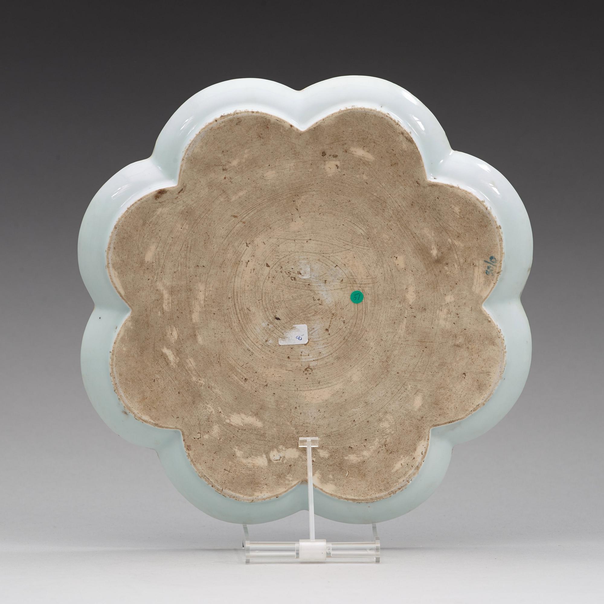 A blue and white tray, Qing dynasty, Qianlong (1736-95).