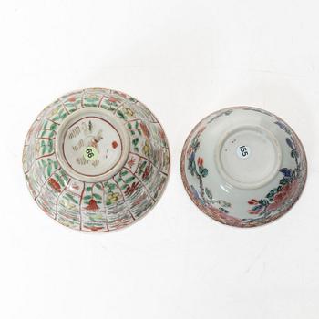 Two Chinese porcelain cups with saucers, Qing dynasty, 18th century.