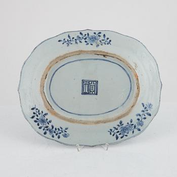 Stekfat, porslin, Kina, Qianlong (1736-95).