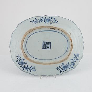 A blue and white porcelain serving dish, China, Qianlong (1736-95).