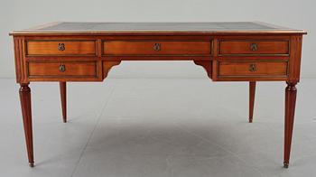 SKRIVBORD, sengustaviansk stil, 1900-talets andra hälft.