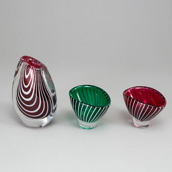 VICKE LINDSTRAND, vaser, 3 st, "Zebra", glas, Kosta, 1900-talets mitt.