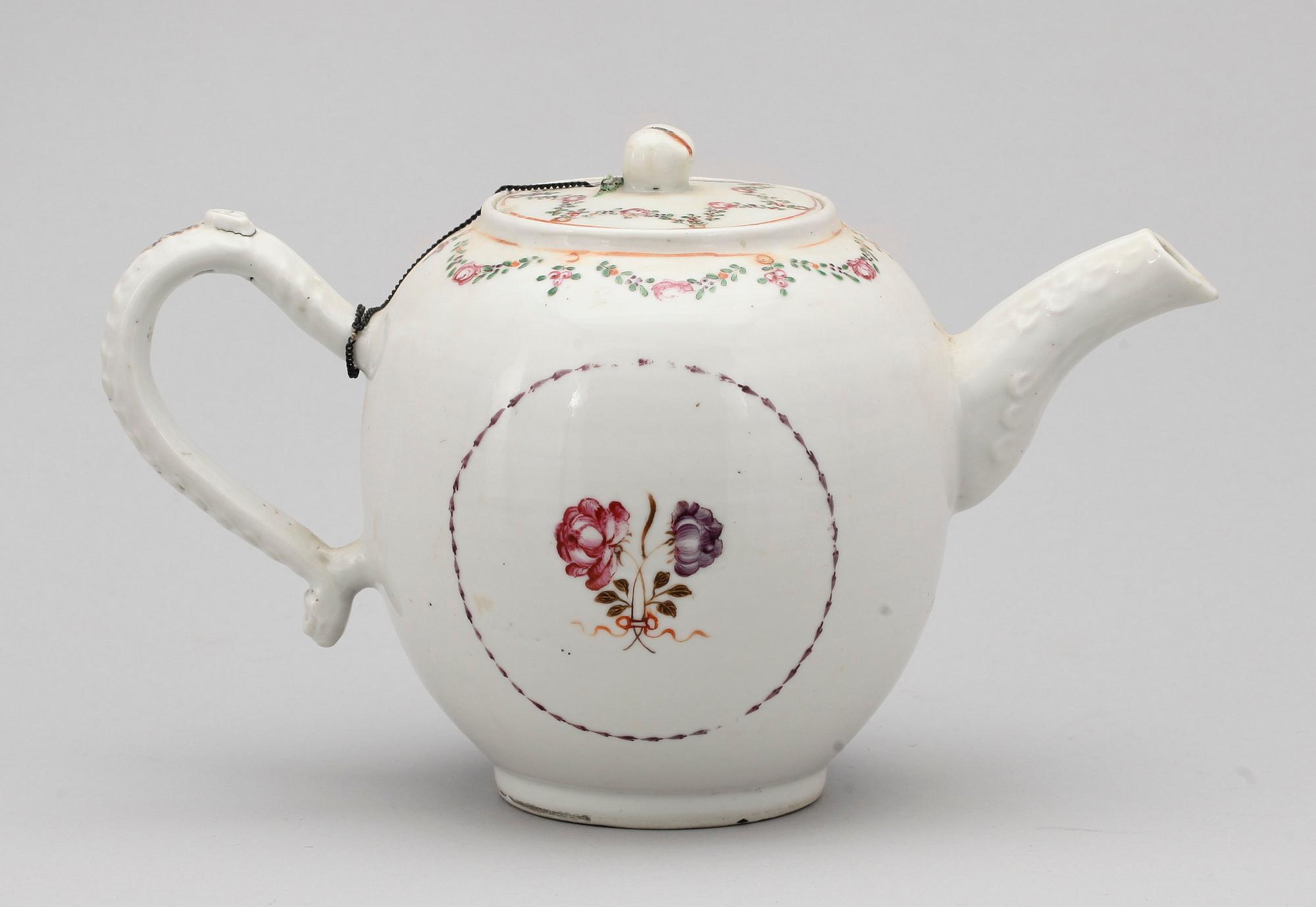 TEKANNA med LOCK, kompaniporslin. Qing dynastin, Qianlong (1736-95).