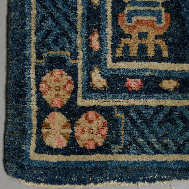 A rug, semi-antique, Baotou, ca 129 x 66 cm.