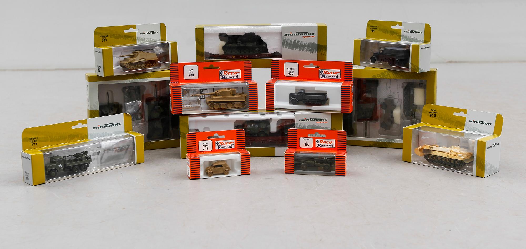 SAMLING MODELLER, 109 delar, "Minitanks", Roco, Österrike.
