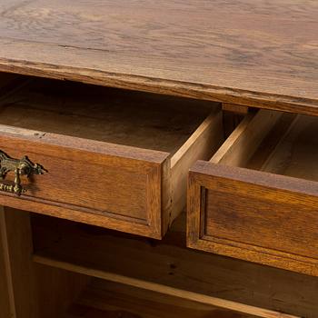 EARLY 20TH CENTURY CUPBOARD.