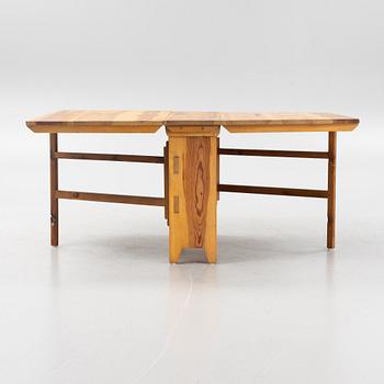 A pine gateleg table, 19th Century.