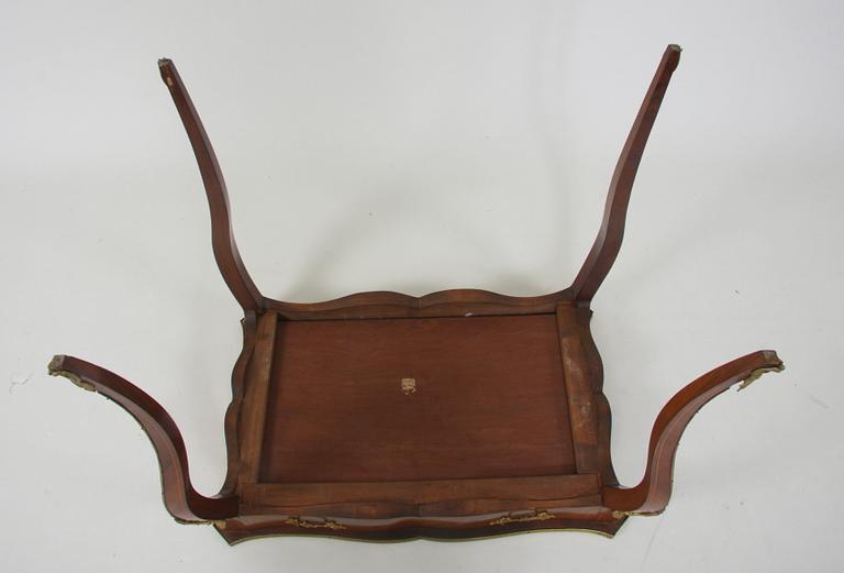 DAMSKRIVBORD, rokokostil.