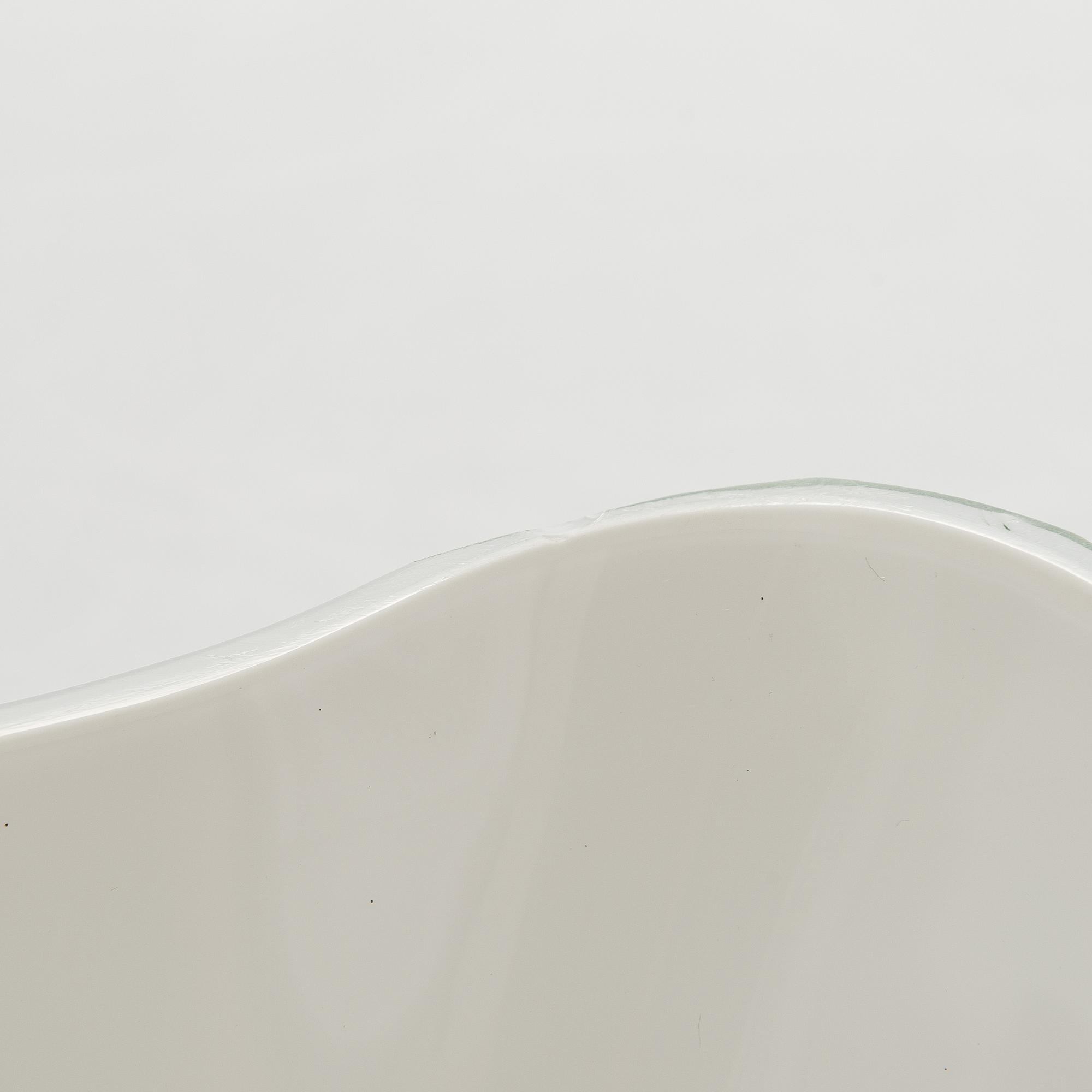 Alvar Aalto, 1 osa lasiveistoksesta, ”Aallon-kukka” 9767C, signeerattu Alvar Aalto Karhula.