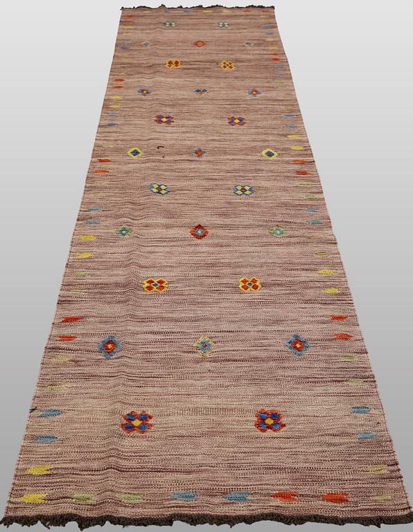 A Kelim runner carpet, 300 x 82 cm.