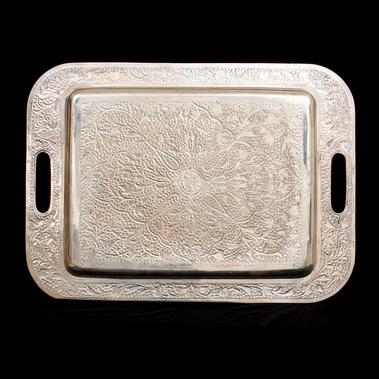 BRICKA, silver, orientalisk, vikt ca 6500g.