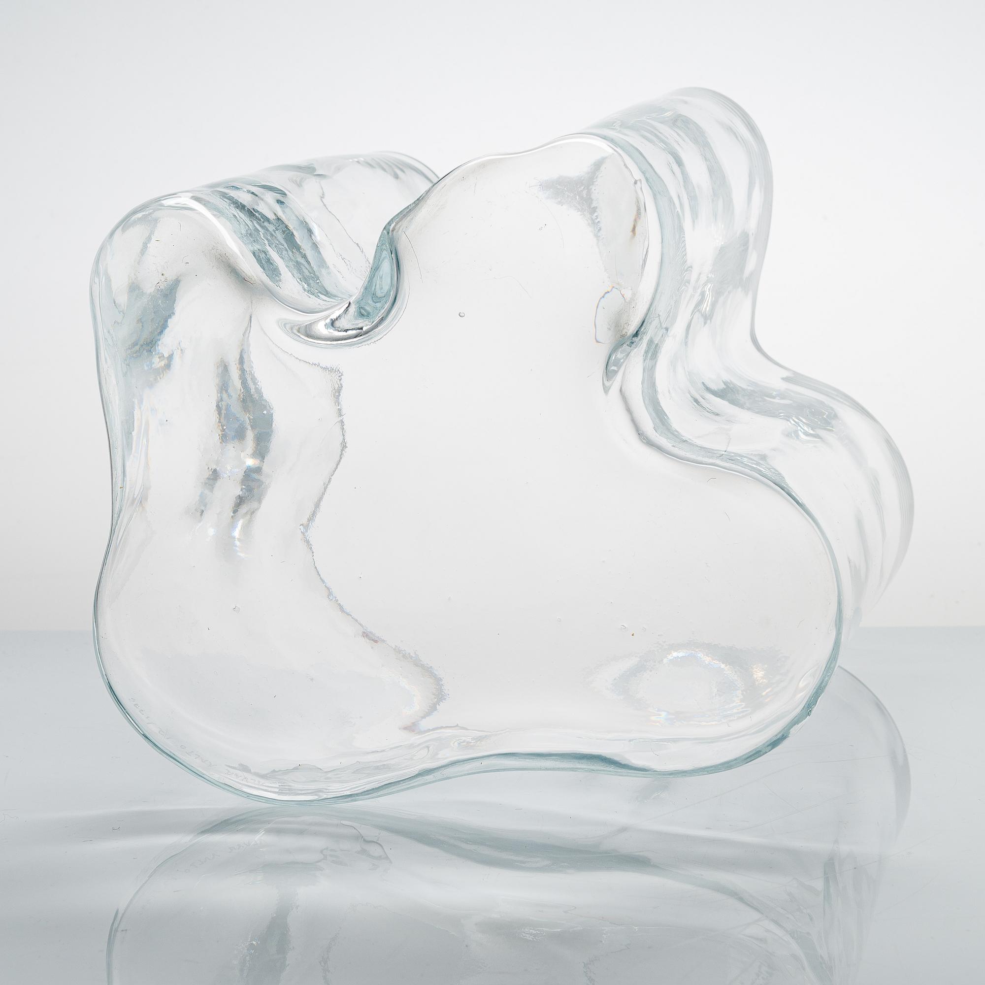 Alvar Aalto, vas 3031, signerad Alvar Aalto 12/1996.