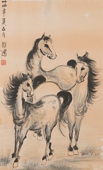 MÅLNING av XU BEIHONG (1895-1953). Hästar, signerad samt daterad med sigill.