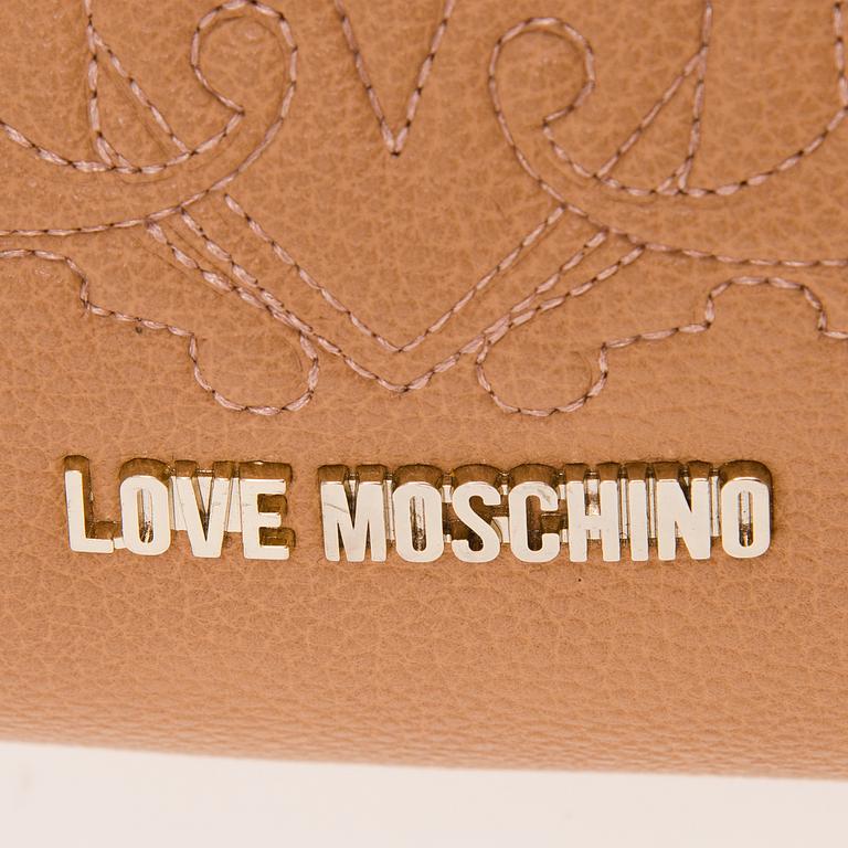 OLKALAUKKU, LOVE MOSCHINO.