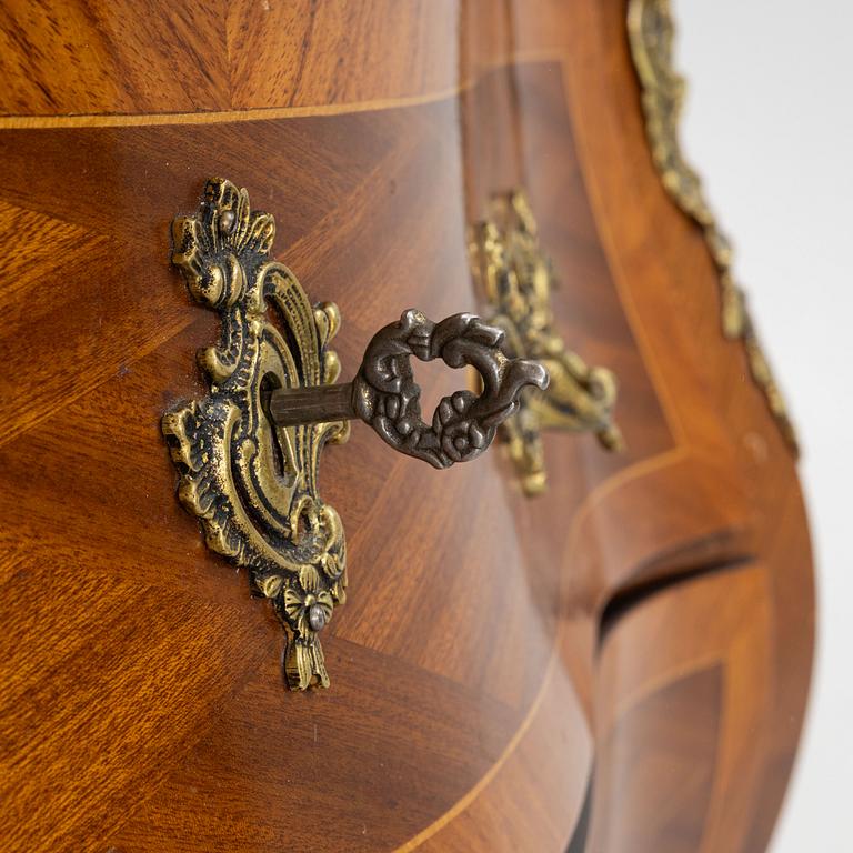 A Rococo style chest of drawers, first half of the 20th century.