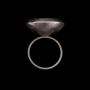 RING, silver, emalj. Suomen Kultaseppä Oy, Åbo 1974. Vikt ca 9,4 g.