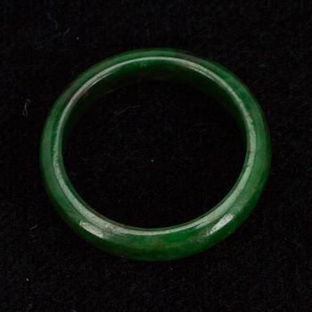 JADERING samt HALSBAND. Jade, Sertifikat.