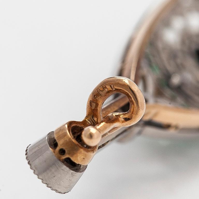 Rintaneula, 14K kultaa/platina, smaragdeja sekä vanha- ja ruusuhiottuja timantteja, Venäjä 1908-26.