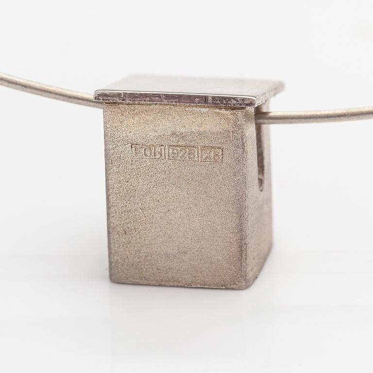 Pekka Piekäinen, A sterling silver necklace "Bird house". Platinoro, Turku 1999.