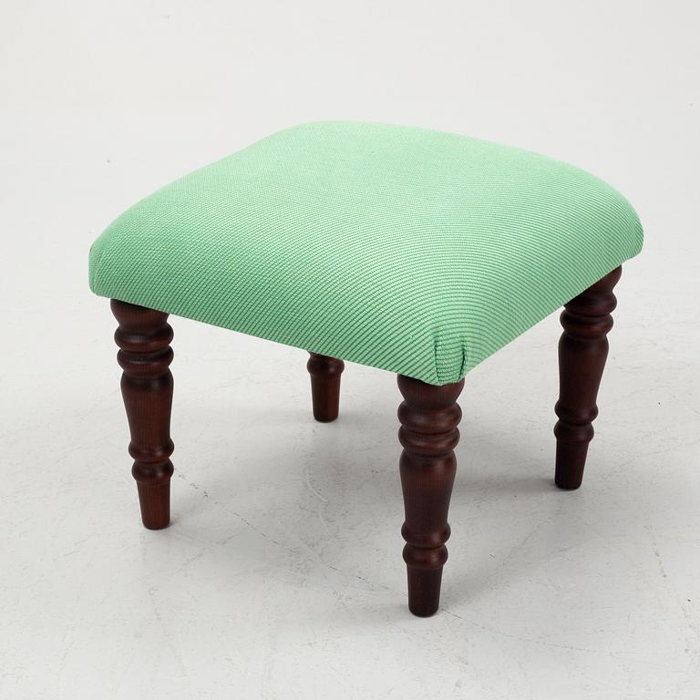 Marie Norell-Möller, fåtöljer, ett par, "Leo", Norell Möbler samt en fotpall.