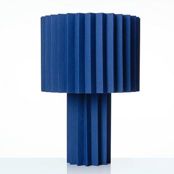 FOLKFORM, "L árt Plisse no 7", bordslampa, Studio Folkform 2022.