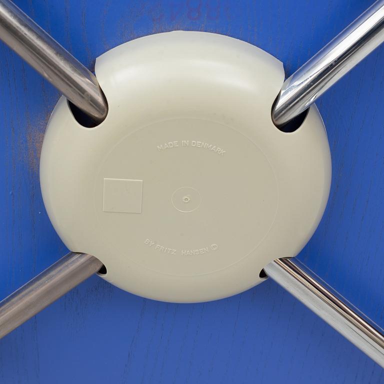 Arne Jacobsen, chairs, a pair, "The Seven", Fritz Hansen, Denmark, 1998.