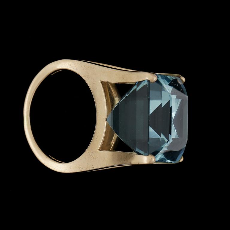 A circa 30.00 cts aquamarine ring.