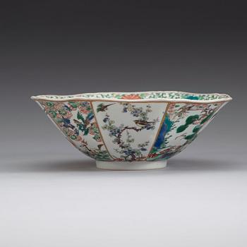 A famille verte bowl, Qing dynasty, Kangxi (1662-1722).