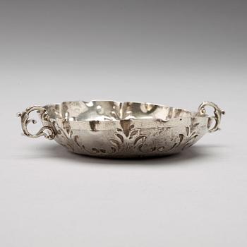A German 17th centuryparcel-gilt silver sweet meat dish, mark of Johannes Kilian possibly, Augsburg 1685-1687.