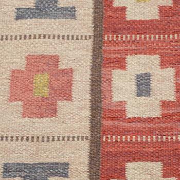 A sewdish flat weave carpet by Anna Greta Sjöquist, sigend AGS. Around 209 x 139 cm.