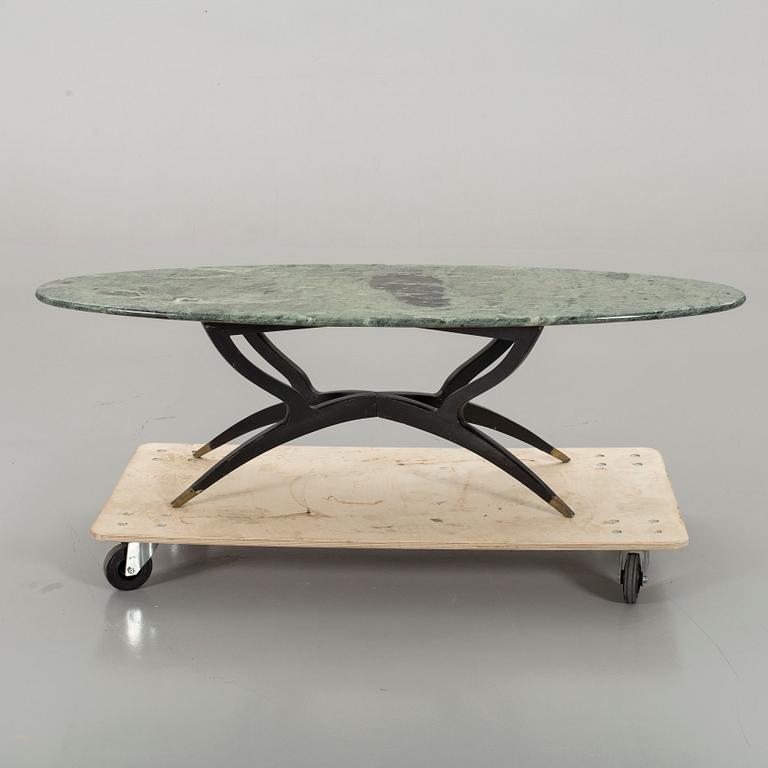 A MARBLE TOP COFFEE TABLE FROM THE SECOND HALF OF 20TH CENTURY.