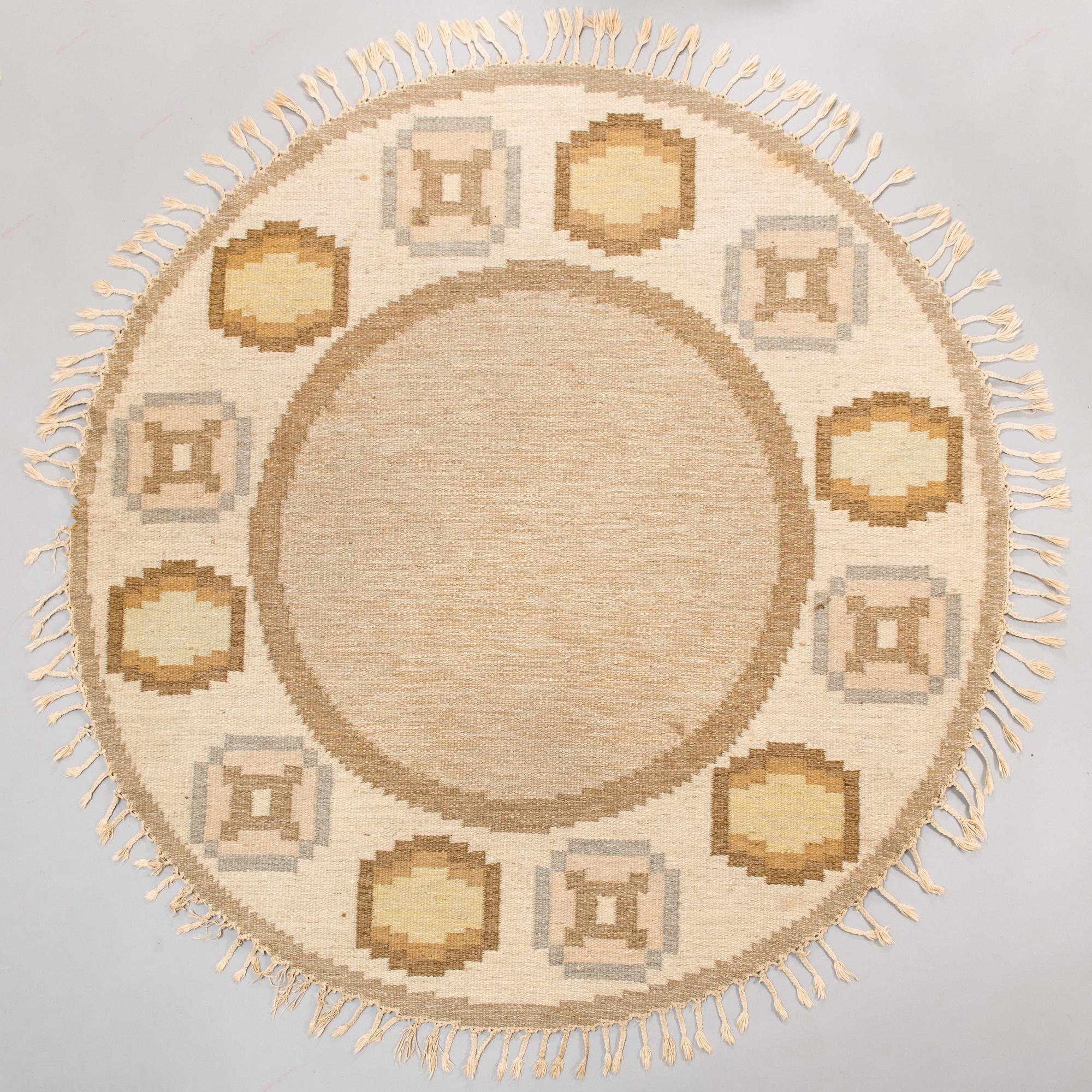 Ingegerd Silow, a flat weave carpet 'Torvalla. Circa 200 cm.