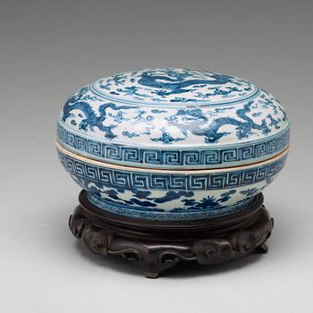 A blue and white box with cover, Ming dynasty, with Wanli mark and period (1572-1620).