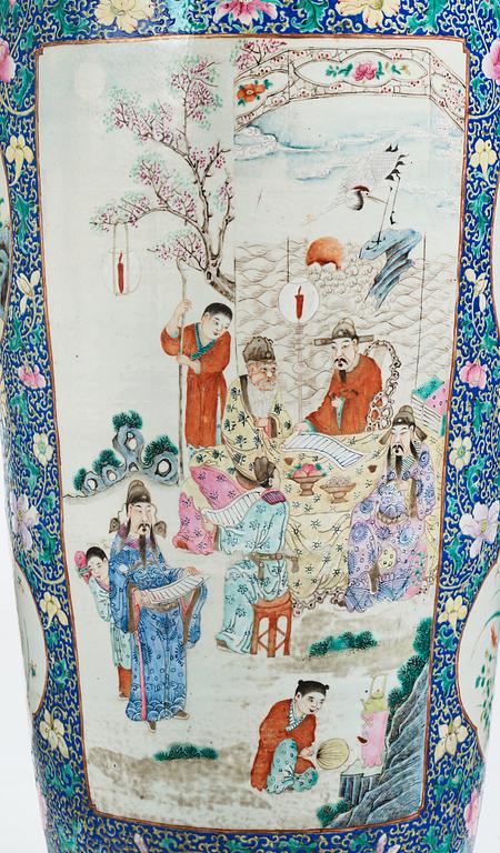 Praktvas, porslin. Qingdynastin, 1800-tal.