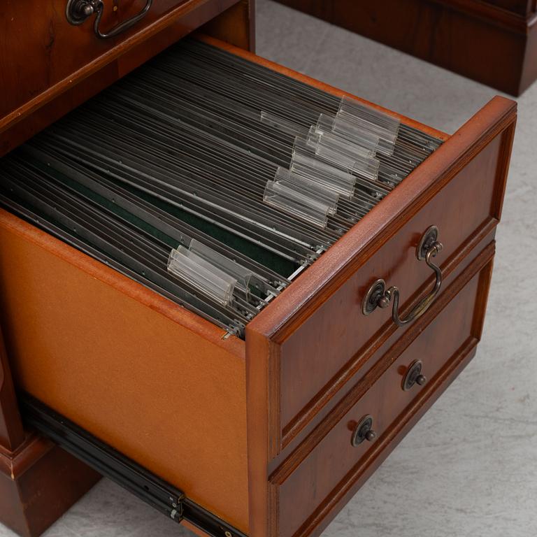 Skrivbord, engelskt, 1900-talets andra hälft.