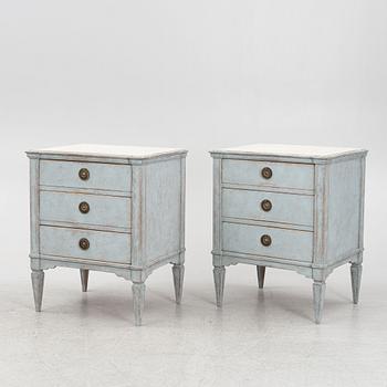 Chests of drawers, a pair, Gustavian style, 19th century.