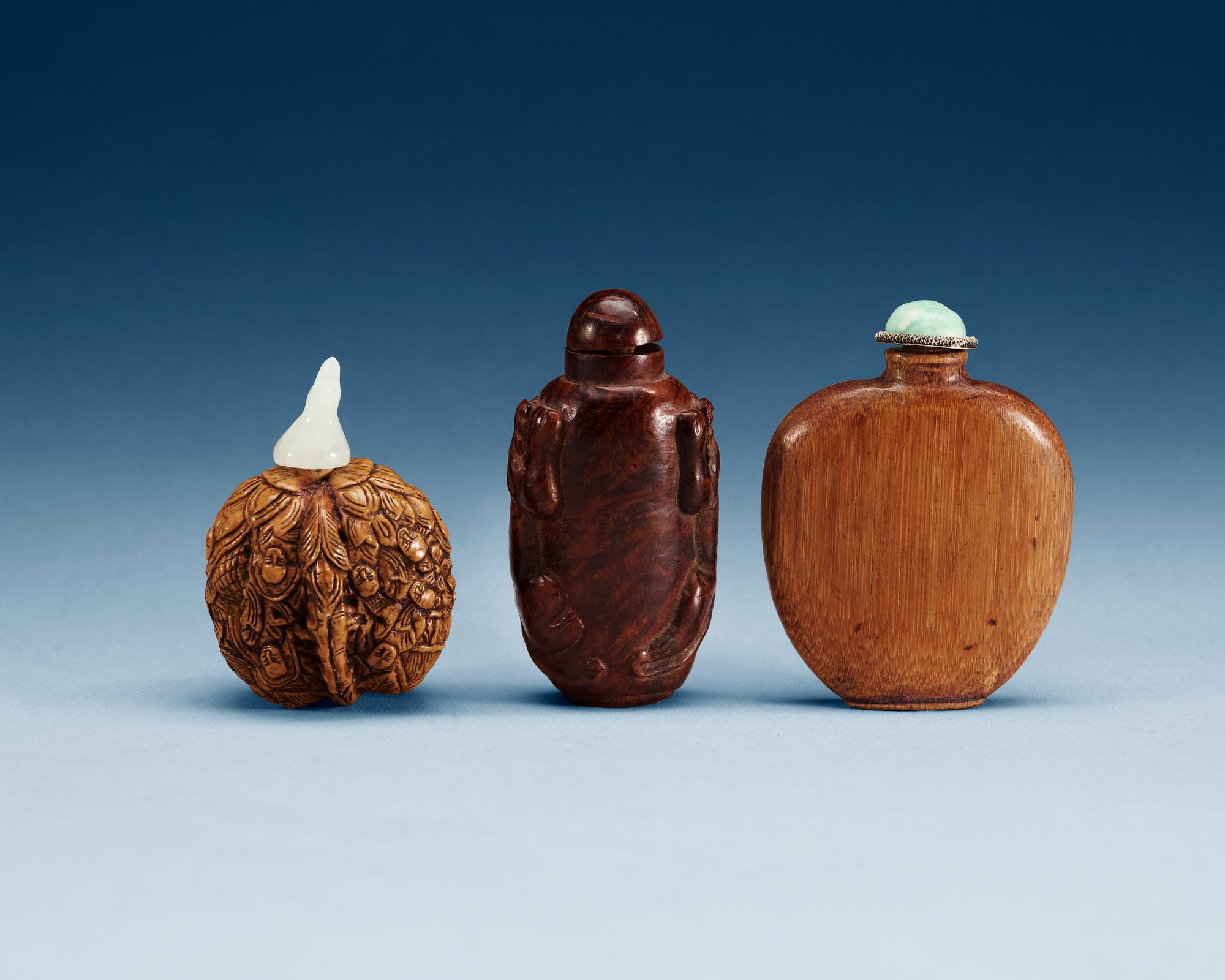 A set of three wooden and walnut snuff bottles, Qing dynasty.