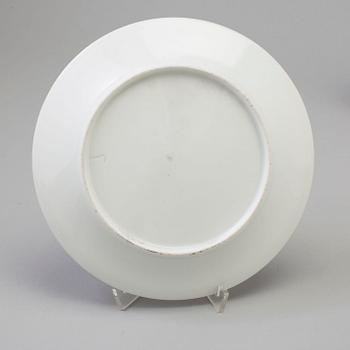 A SET OF EIGHT ENGLISH PORCELAIN PLATES, first half of the 19th century.