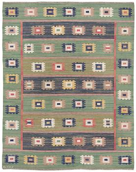 799B. CARPET. "Grön äng". Rölakan (flat weave).  252 x 199,5 cm. Signed AB MMF (AB Märta Måås-Fjetterström).