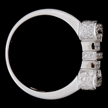 RING, 18k vitguld med prinsess- och briljantslipade diamanter tot ca1,29ct. 2000-tal. Vikt ca7,3g.