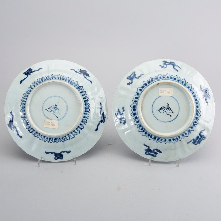 A set of two Chinese Kangxi porcelain plates.